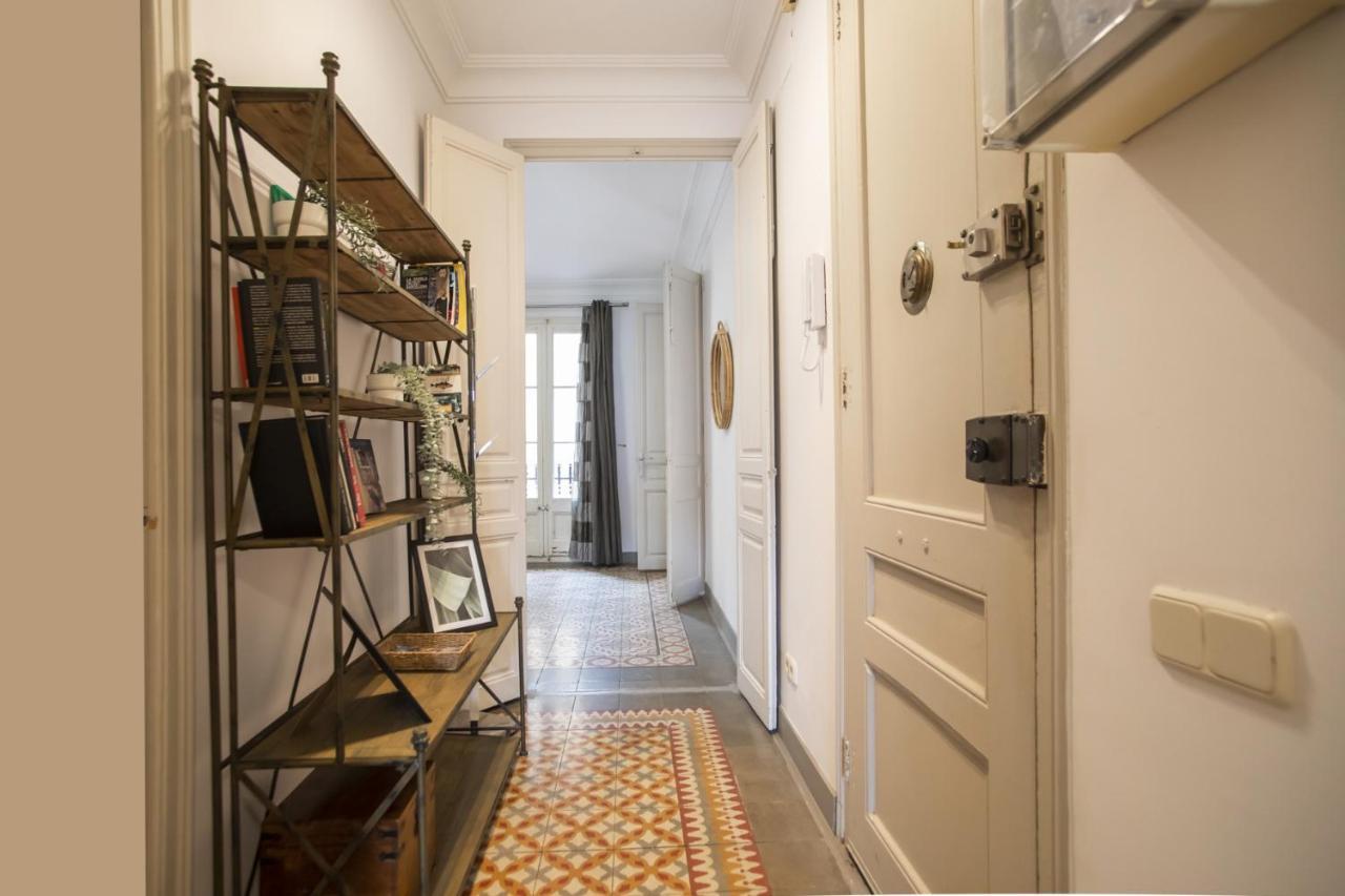 P2sal11 - Elegant In Carrer De Salinas Barcelone